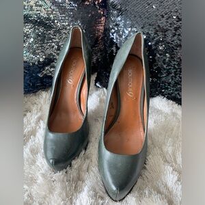 Zipper Green Boutique 9 Heels